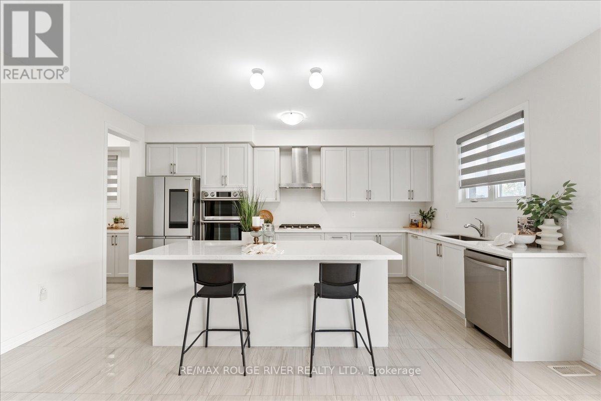 39 Armilia Place, Whitby, Ontario  L1P 0P8 - Photo 8 - E13213378