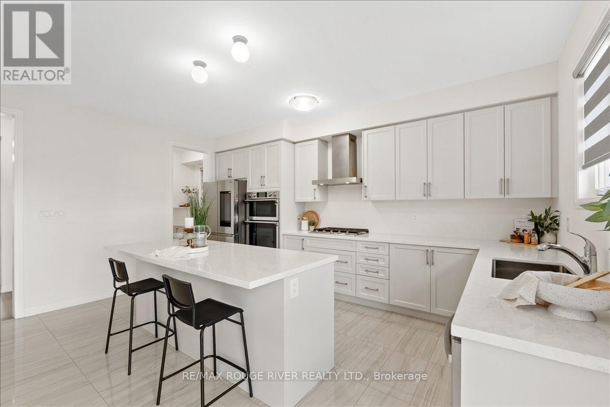 39 Armilia Place, Whitby, Ontario  L1P 0P8 - Photo 9 - E13213378