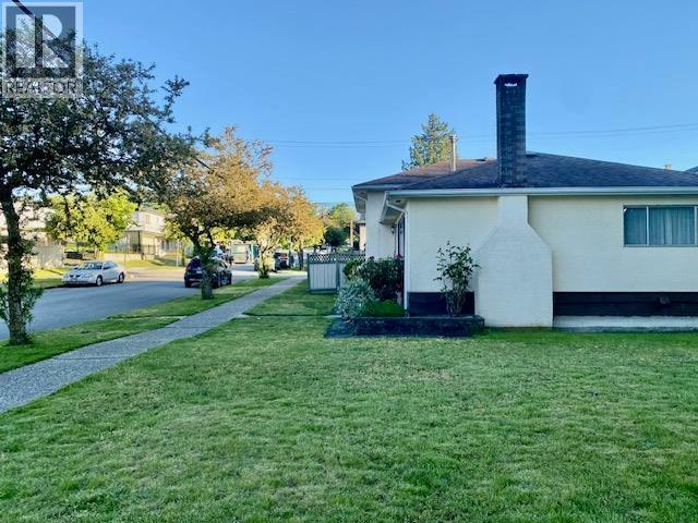 3925 Penticton Street, Vancouver, British Columbia  V5R 1X7 - Photo 7 - R3129612