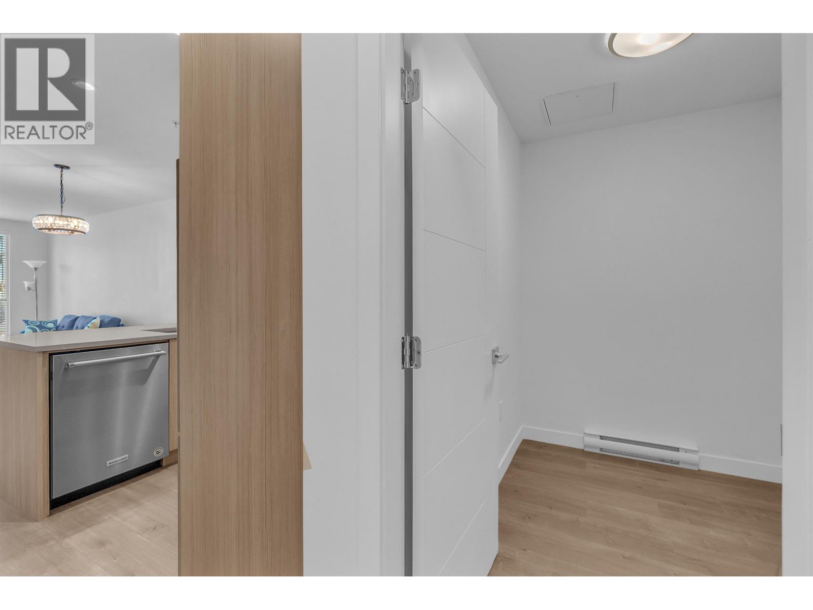 212 707 Como Lake Street, Coquitlam, British Columbia  V3J 0J5 - Photo 14 - R3129606