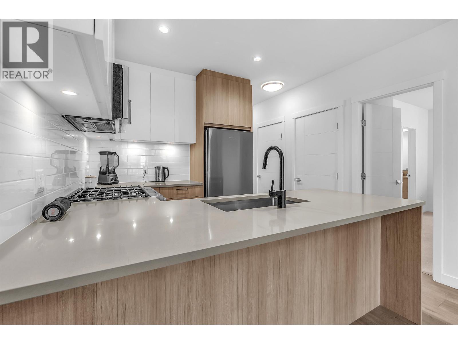 212 707 Como Lake Street, Coquitlam, British Columbia  V3J 0J5 - Photo 16 - R3129606