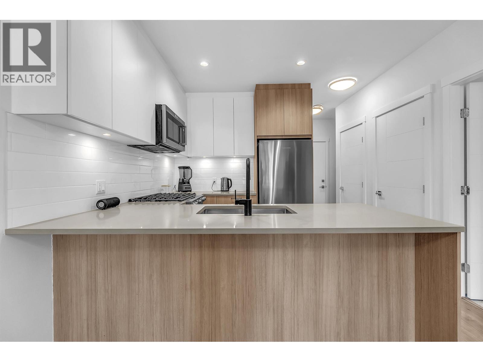212 707 Como Lake Street, Coquitlam, British Columbia  V3J 0J5 - Photo 6 - R3129606