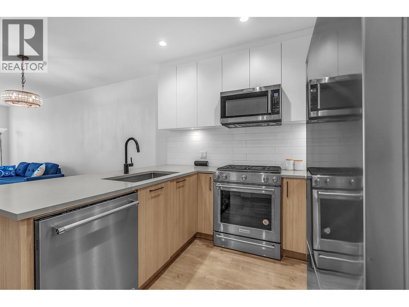 212 707 Como Lake Street, Coquitlam, British Columbia  V3J 0J5 - Photo 8 - R3129606