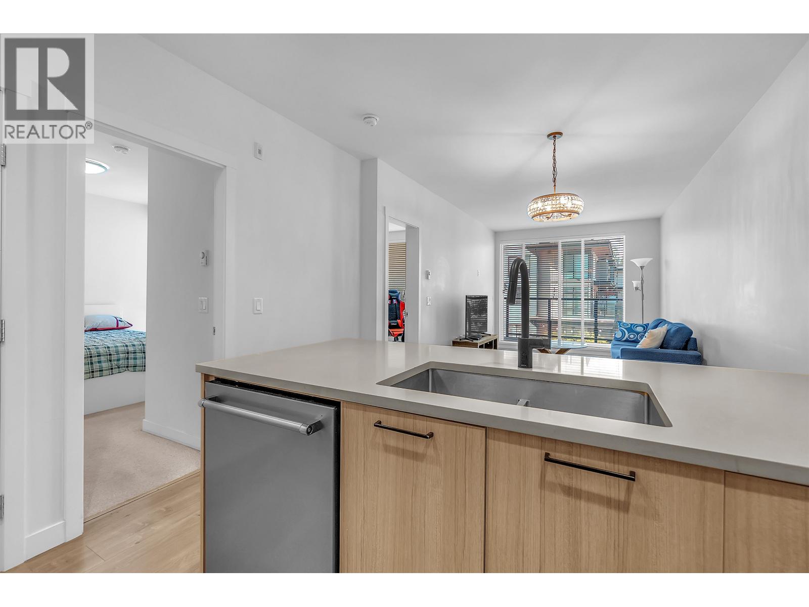 212 707 Como Lake Street, Coquitlam, British Columbia  V3J 0J5 - Photo 9 - R3129606