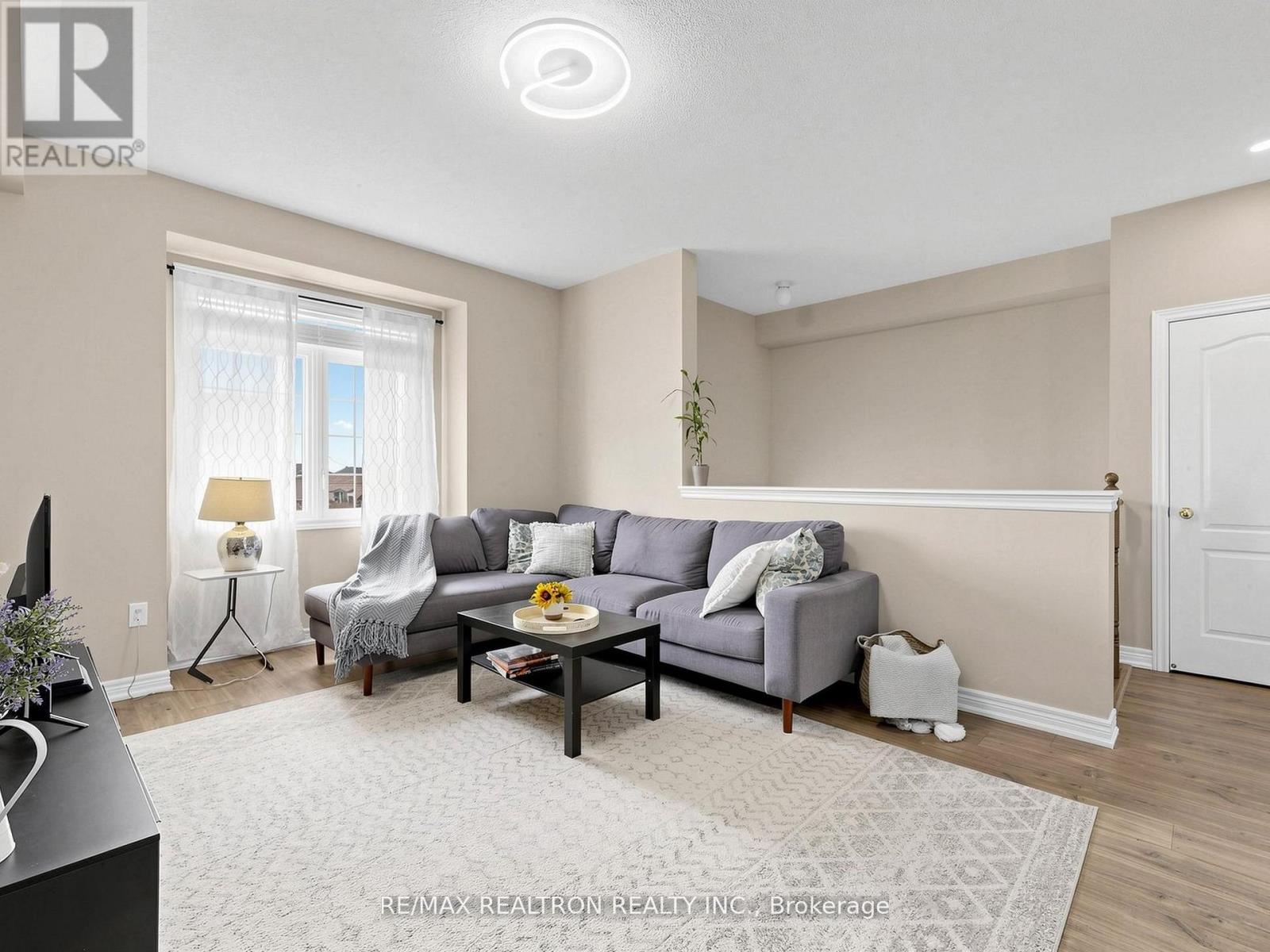 69 Matthewson Avenue W, Bradford West Gwillimbury, Ontario  L3Z 0N8 - Photo 6 - N13213012
