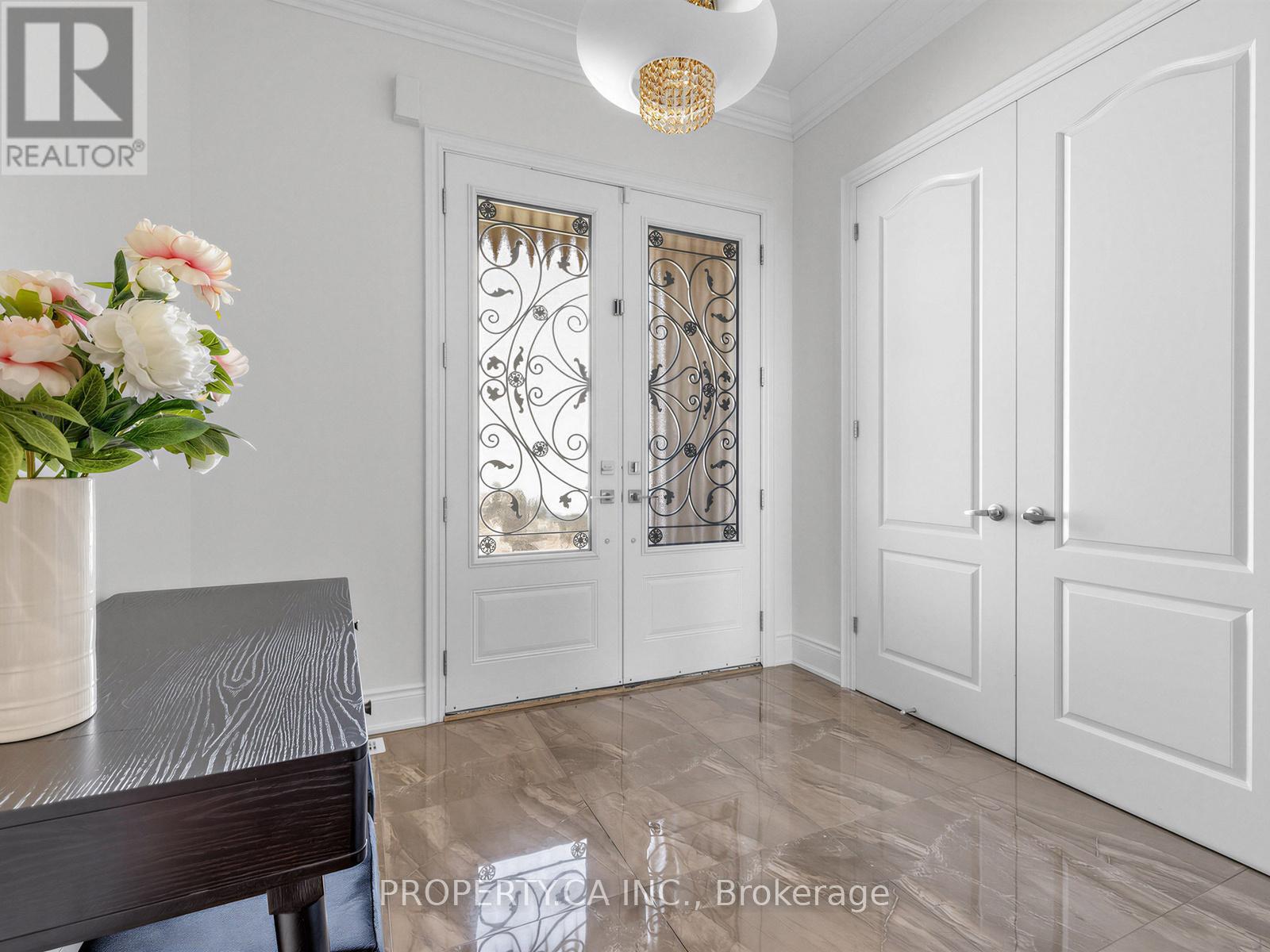 45 Marbrook Street, Richmond Hill, Ontario  L4C 0Y9 - Photo 3 - N13213034