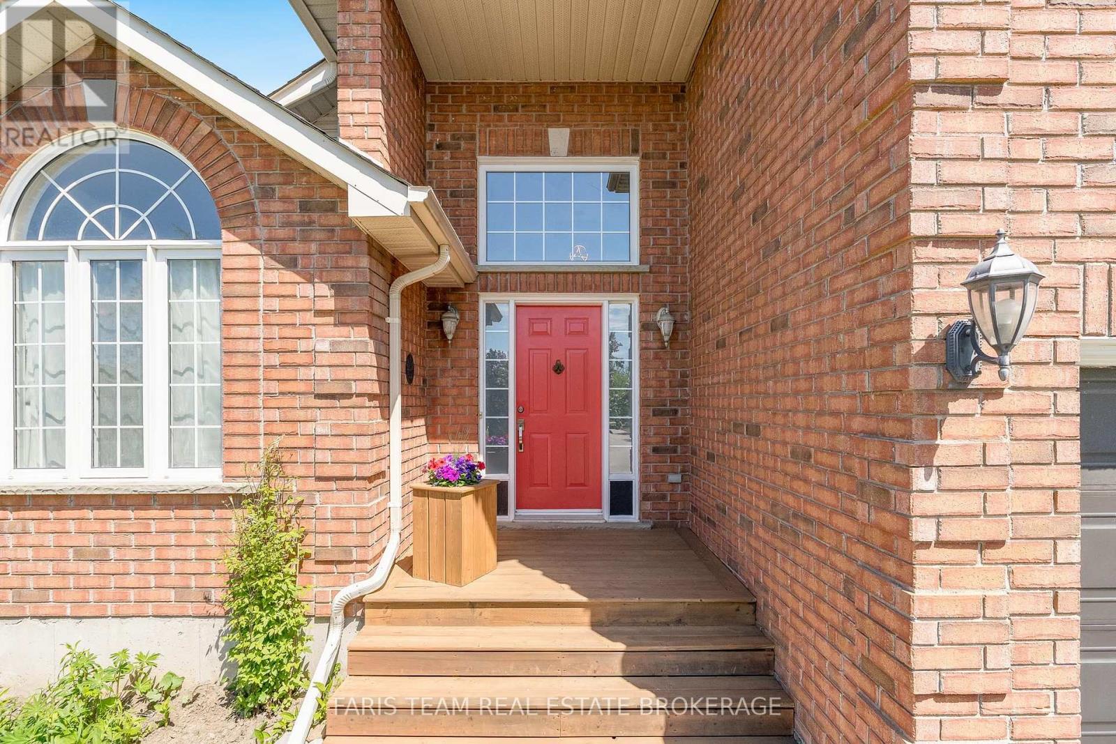 616 Glen Cedar Crescent, Innisfil, Ontario  L9S 2J4 - Photo 5 - N13213210
