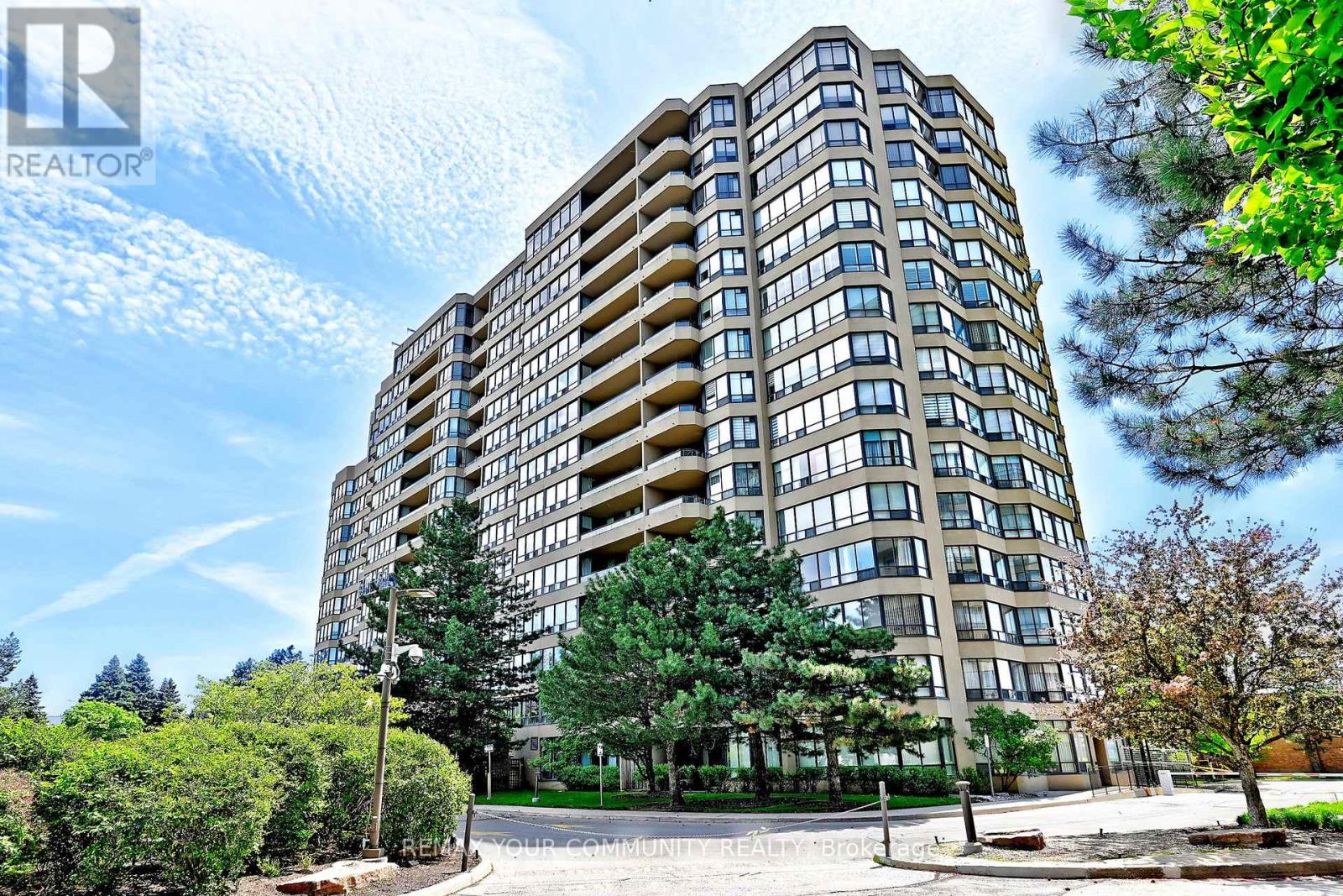 620 - 32 Clarissa Drive, Richmond Hill, Ontario  L4C 9R7 - Photo 1 - N13213330