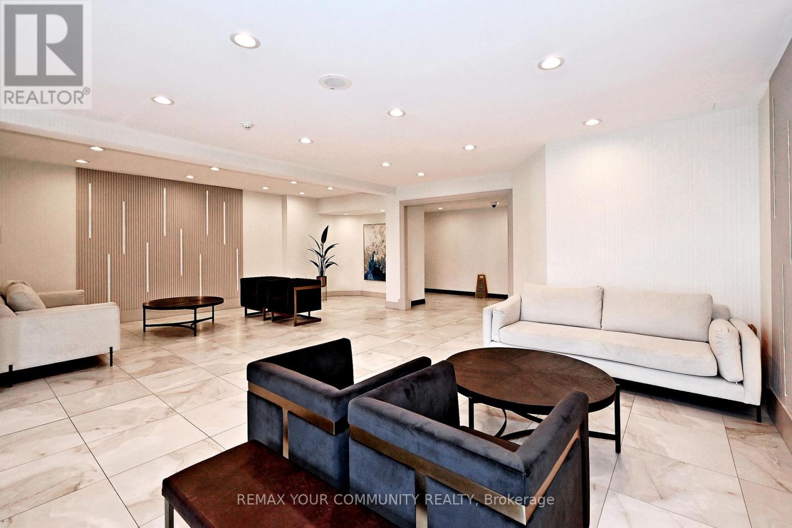 620 - 32 Clarissa Drive, Richmond Hill, Ontario  L4C 9R7 - Photo 2 - N13213330