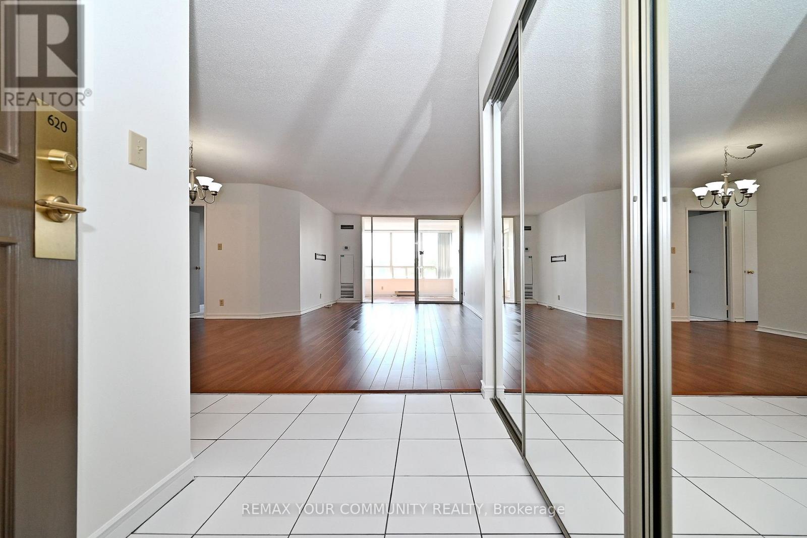 620 - 32 Clarissa Drive, Richmond Hill, Ontario  L4C 9R7 - Photo 4 - N13213330