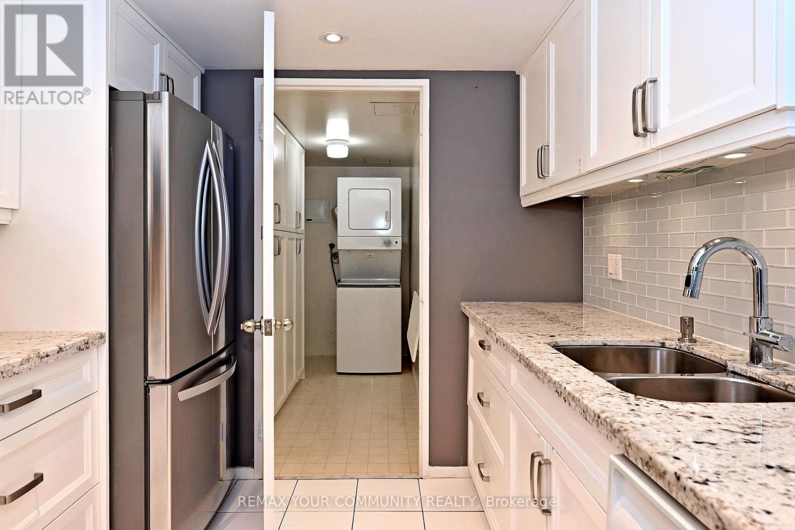 620 - 32 Clarissa Drive, Richmond Hill, Ontario  L4C 9R7 - Photo 8 - N13213330
