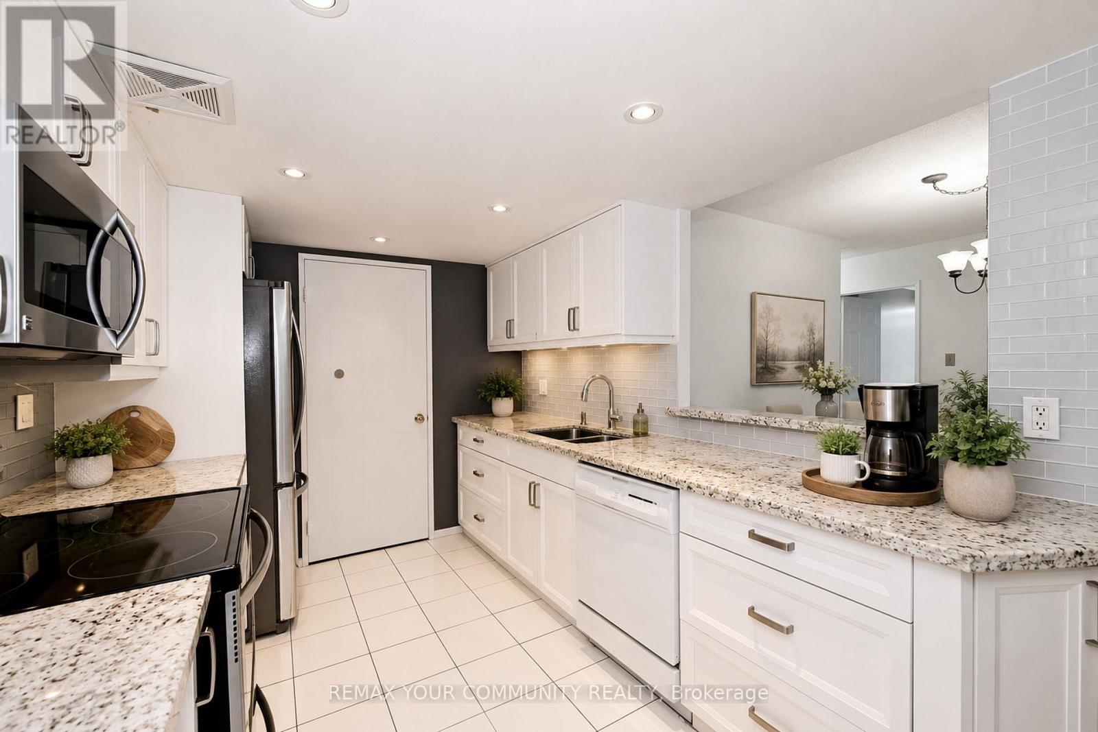 620 - 32 Clarissa Drive, Richmond Hill, Ontario  L4C 9R7 - Photo 9 - N13213330
