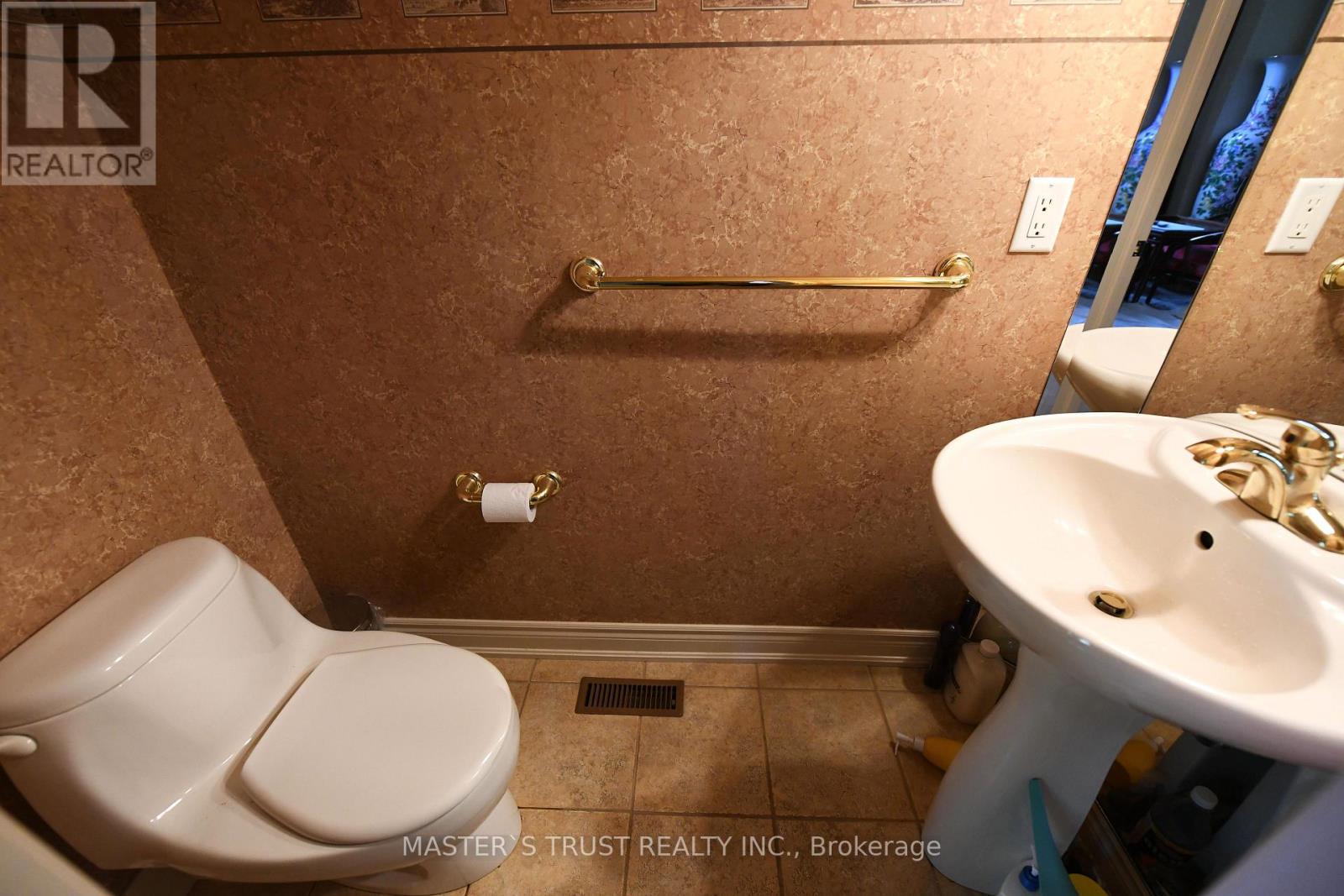 24 Majestic Drive, Markham, Ontario  L6C 2B1 - Photo 12 - N13213340