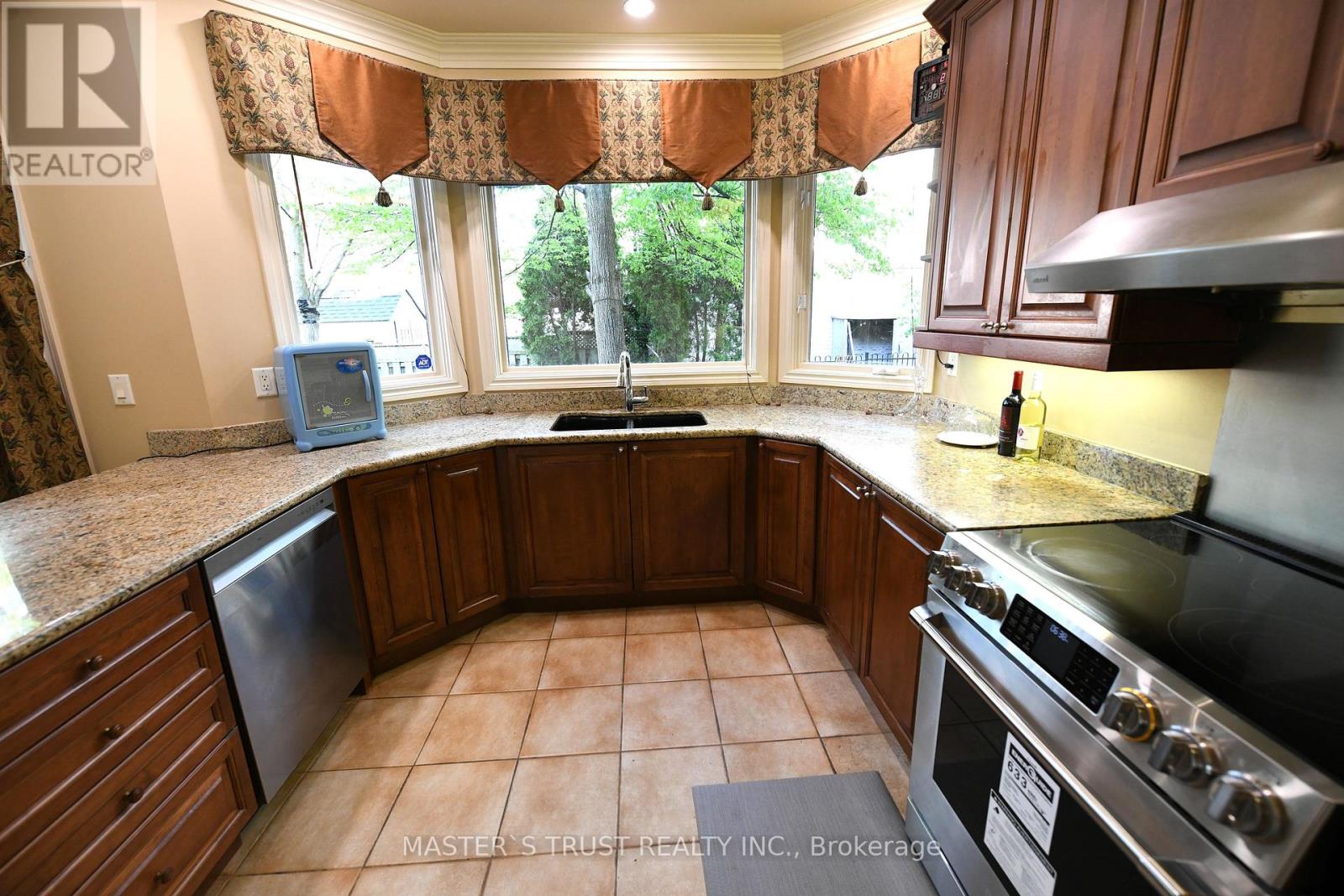 24 Majestic Drive, Markham, Ontario  L6C 2B1 - Photo 17 - N13213340