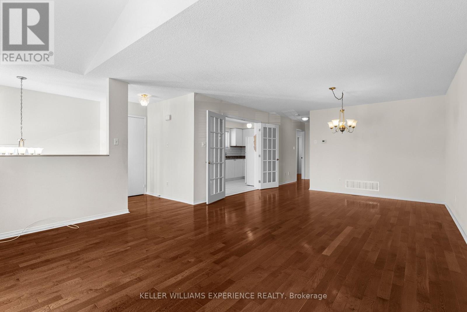 72 Rundle Crescent, Barrie, Ontario  L4N 8E6 - Photo 4 - S13212900