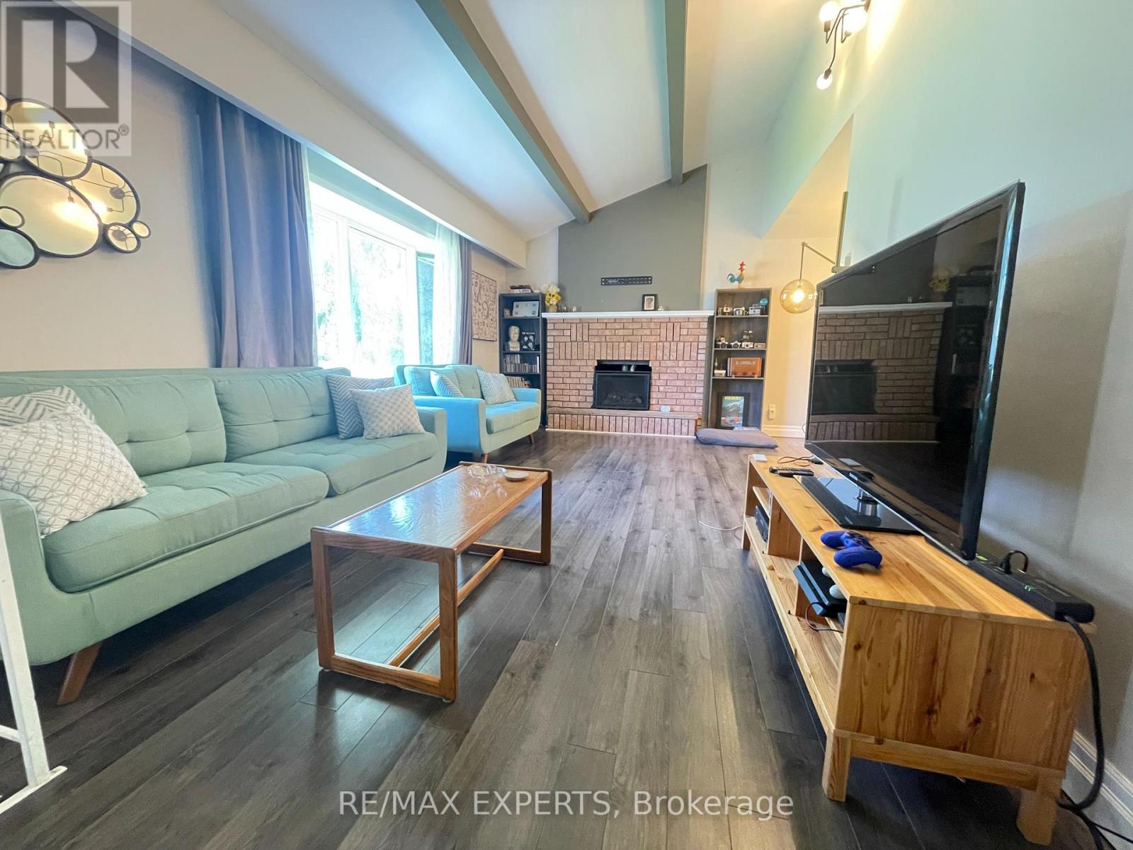 Upper - 23 Townley Street, Clearview, Ontario  L0M 1P0 - Photo 2 - S13213062