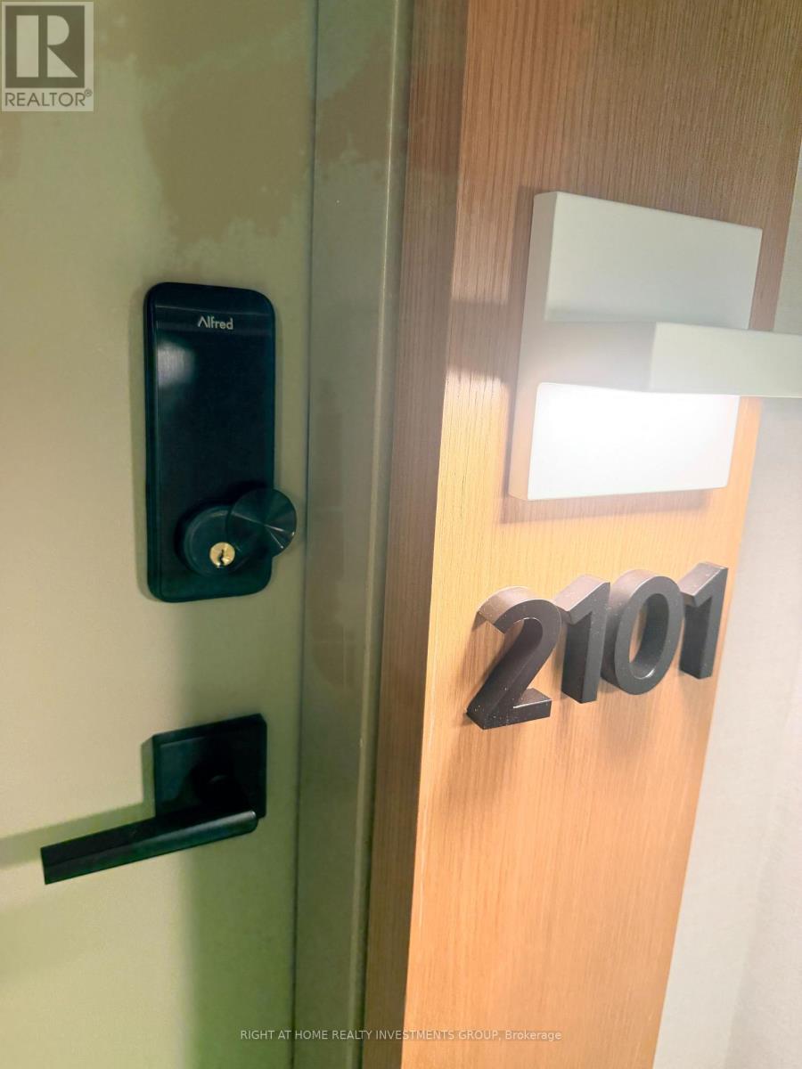 2101 - 1185 Dupont Street, Toronto, Ontario  M6H 1A5 - Photo 33 - W13212958