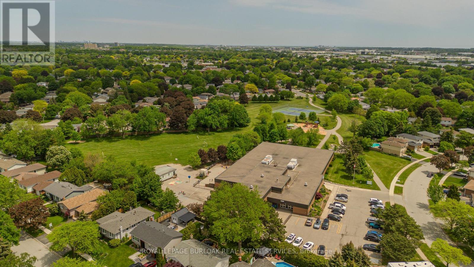 3125 Michael Crescent, Burlington, Ontario  L7M 1V3 - Photo 2 - W13213028