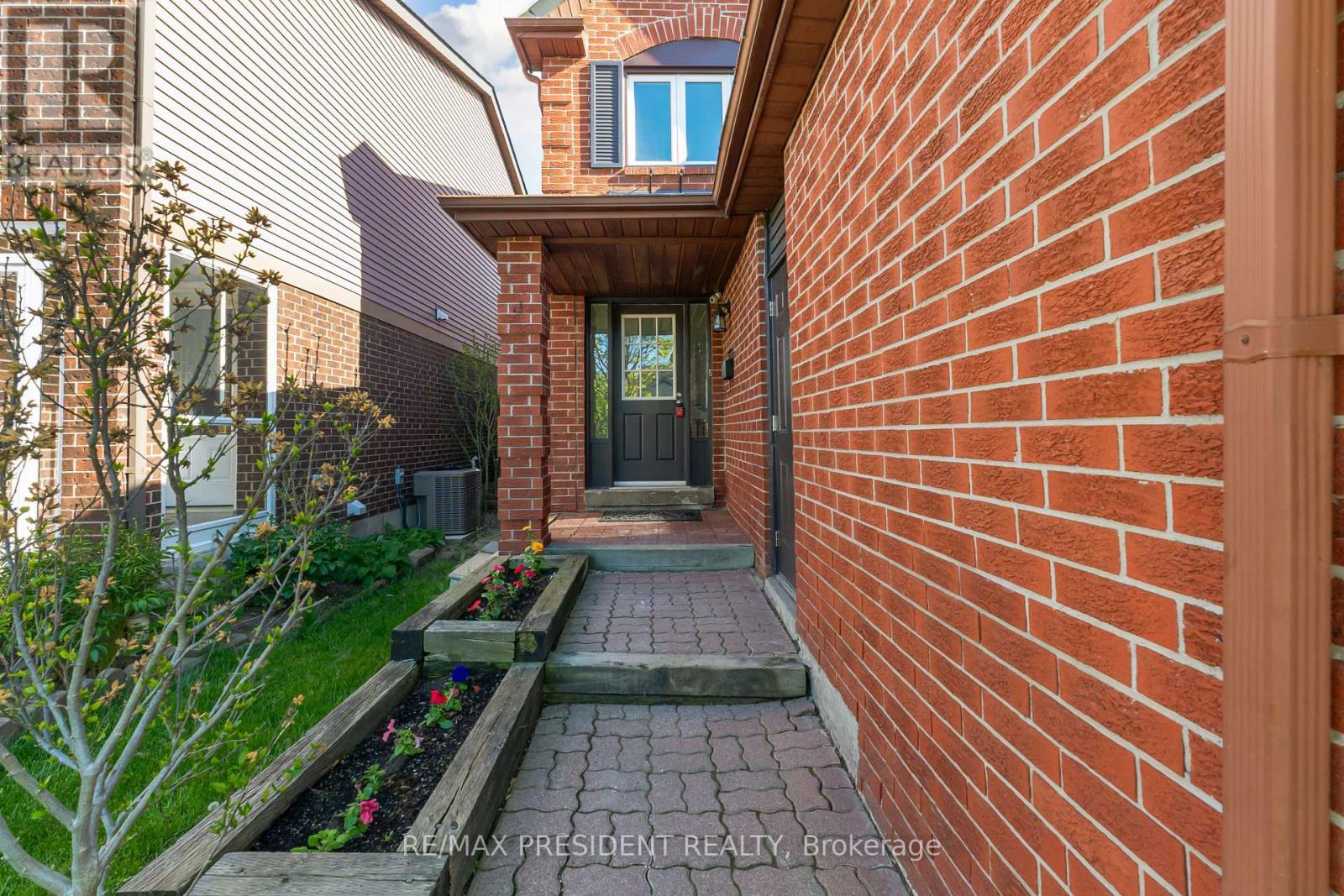 19 Copeland Road, Brampton, Ontario  L6Y 2S5 - Photo 3 - W13213040