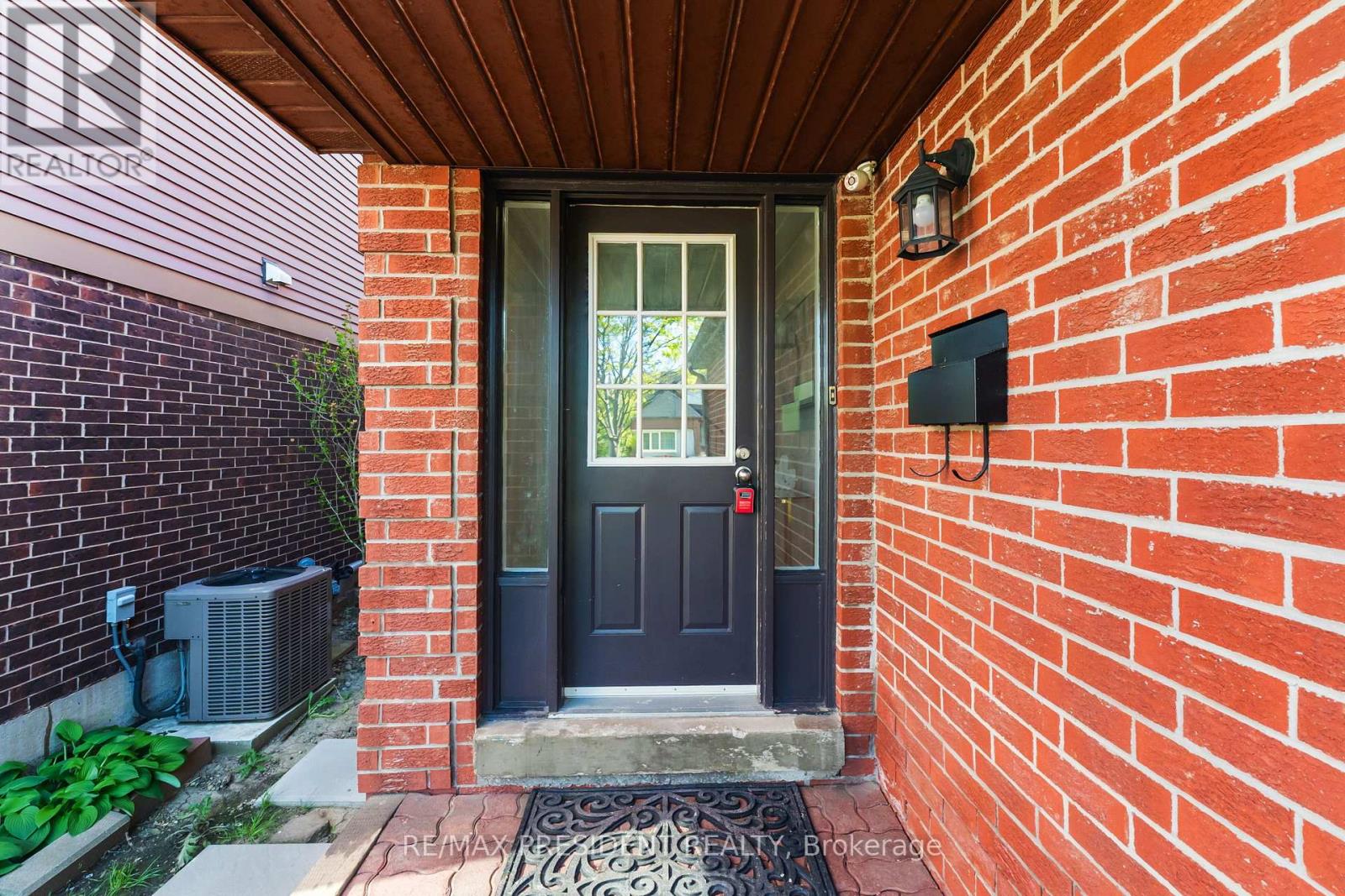 19 Copeland Road, Brampton, Ontario  L6Y 2S5 - Photo 4 - W13213040