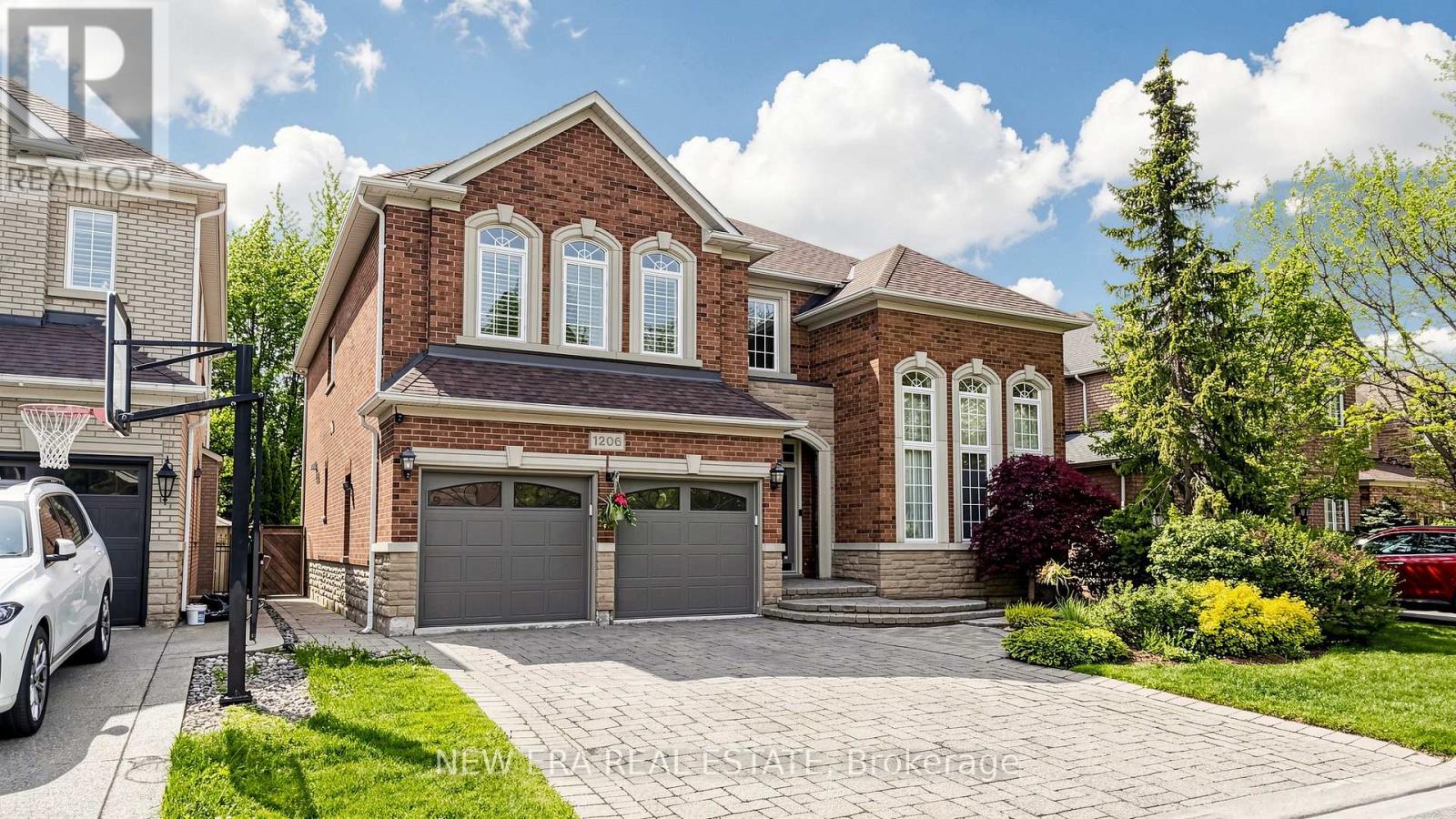1206 Lindenrock Drive, Oakville, Ontario  L6H 6T4 - Photo 2 - W13213144