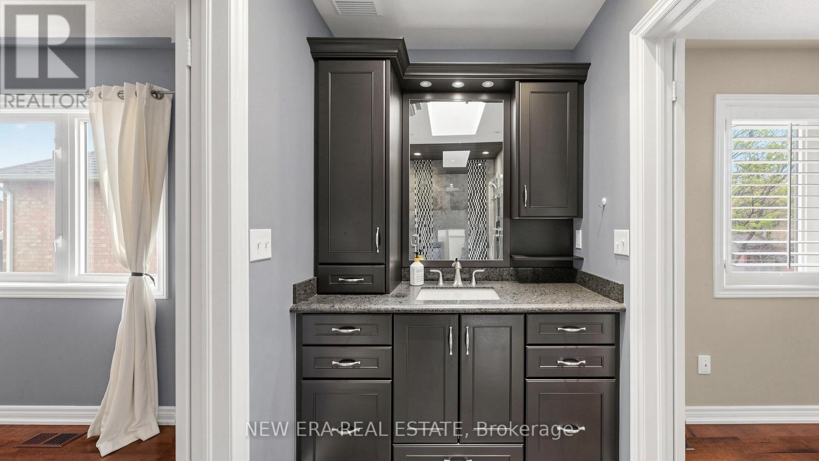 1206 Lindenrock Drive, Oakville, Ontario  L6H 6T4 - Photo 32 - W13213144