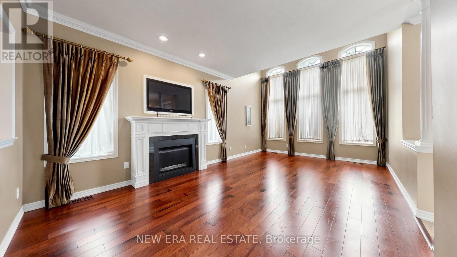 1206 Lindenrock Drive, Oakville, Ontario  L6H 6T4 - Photo 4 - W13213144