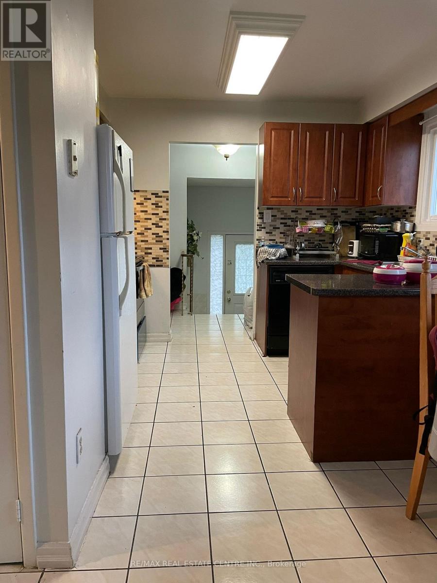 26 Foxacre Row, Brampton, Ontario  L6V 3P5 - Photo 12 - W13213188