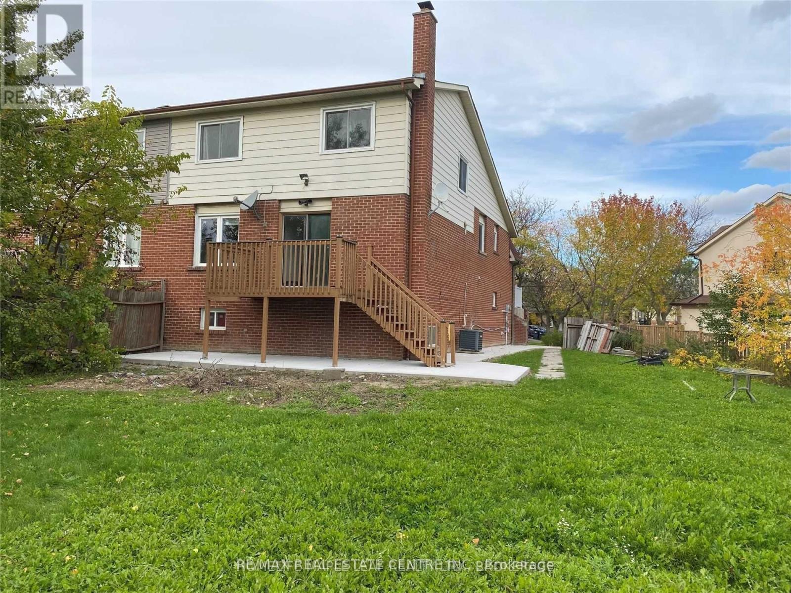 26 Foxacre Row, Brampton, Ontario  L6V 3P5 - Photo 2 - W13213188