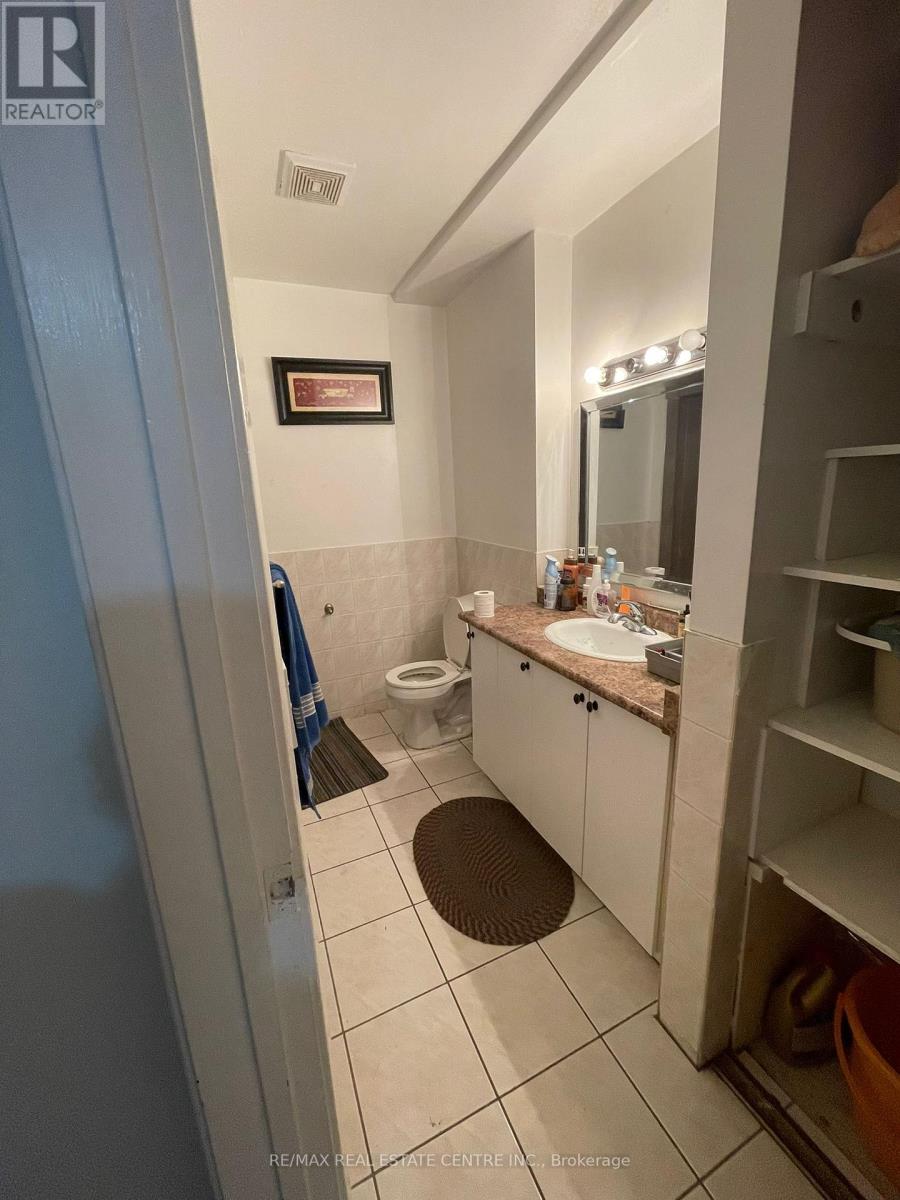 26 Foxacre Row, Brampton, Ontario  L6V 3P5 - Photo 8 - W13213188