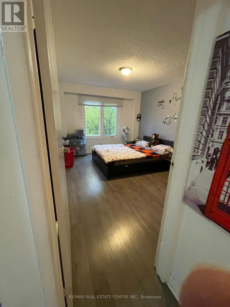 26 Foxacre Row, Brampton, Ontario  L6V 3P5 - Photo 9 - W13213188