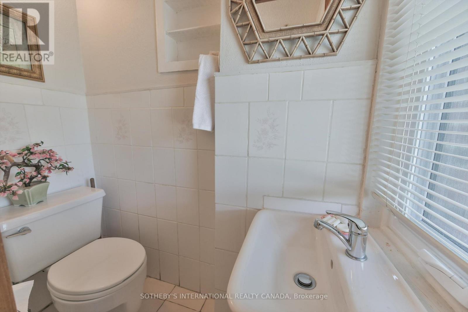 283 Derrydown Road, Toronto, Ontario  M3J 1S2 - Photo 11 - W13213244