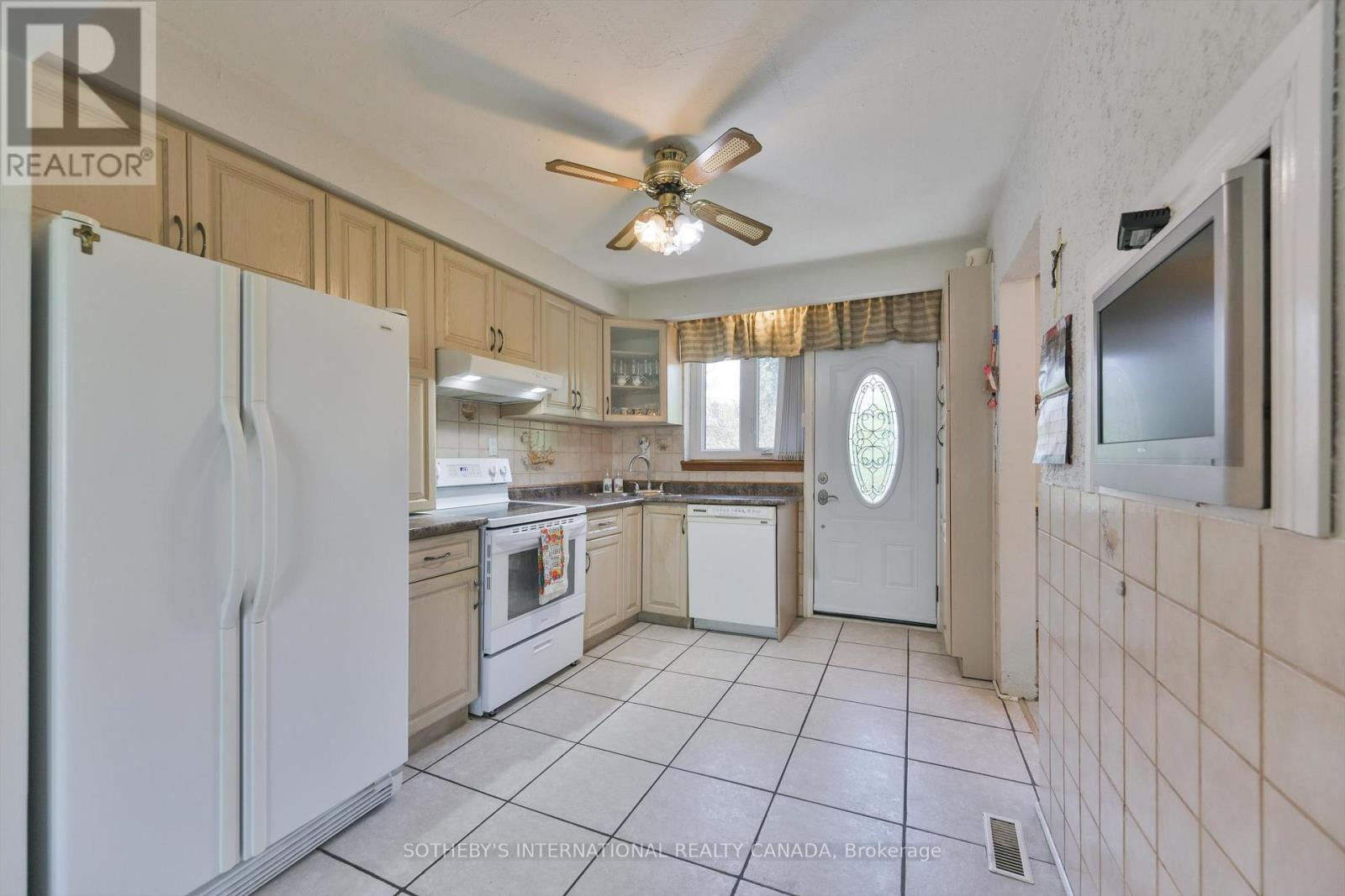 283 Derrydown Road, Toronto, Ontario  M3J 1S2 - Photo 13 - W13213244