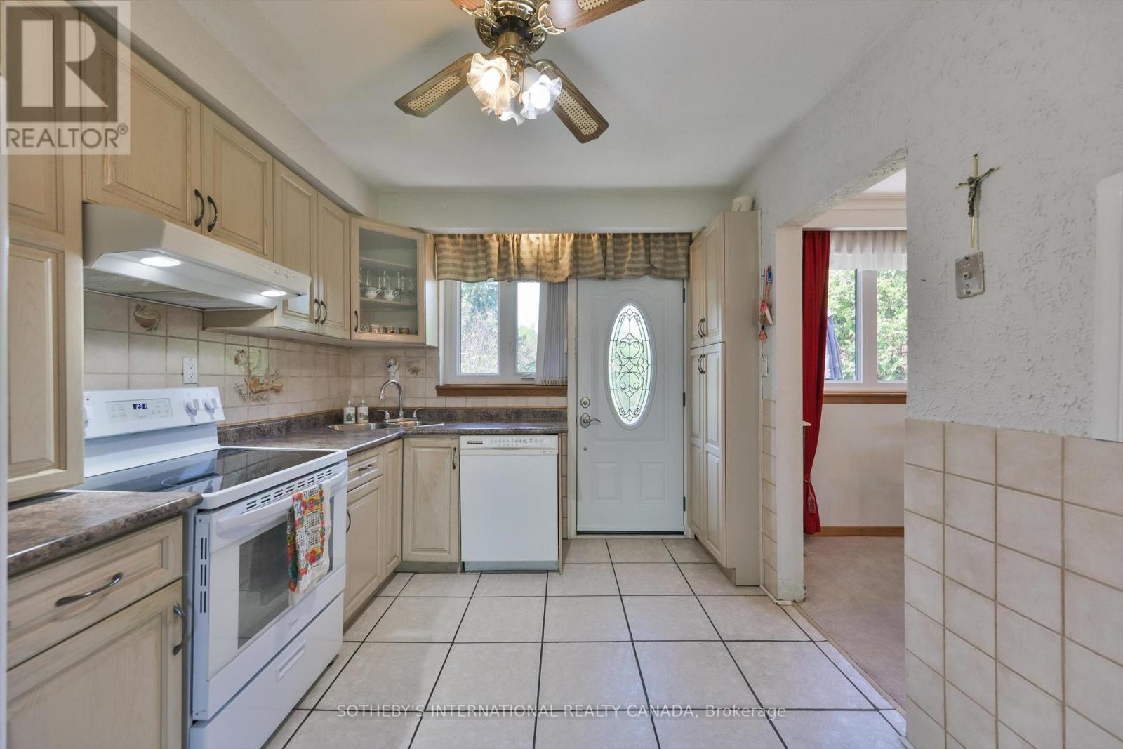283 Derrydown Road, Toronto, Ontario  M3J 1S2 - Photo 15 - W13213244