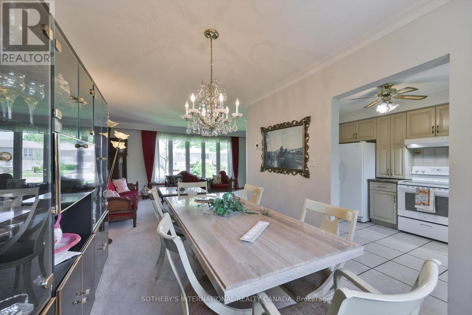 283 Derrydown Road, Toronto, Ontario  M3J 1S2 - Photo 18 - W13213244