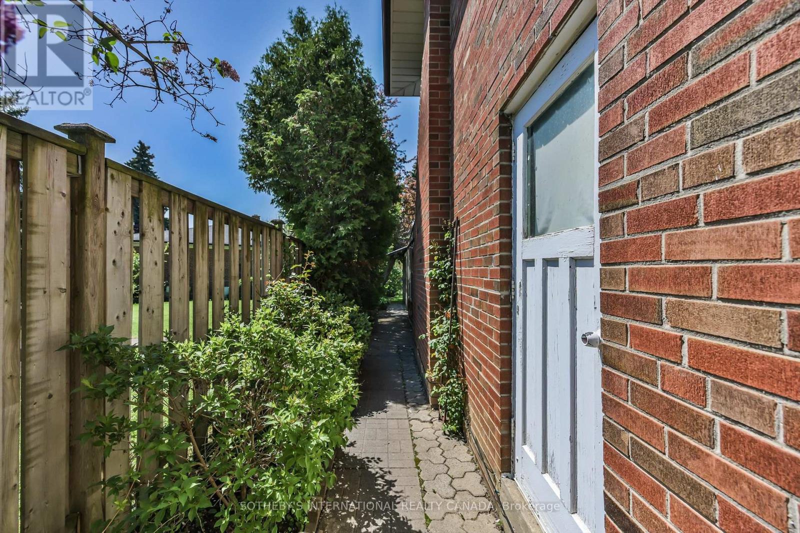 283 Derrydown Road, Toronto, Ontario  M3J 1S2 - Photo 35 - W13213244