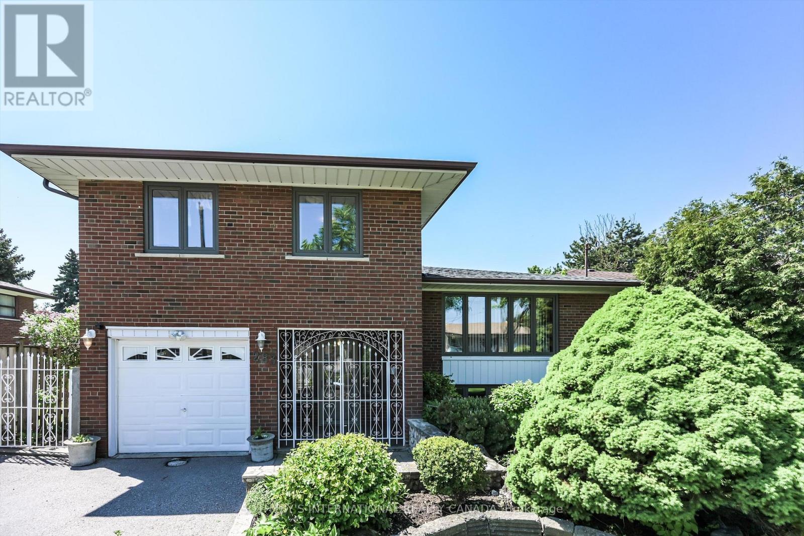 283 Derrydown Road, Toronto, Ontario  M3J 1S2 - Photo 4 - W13213244