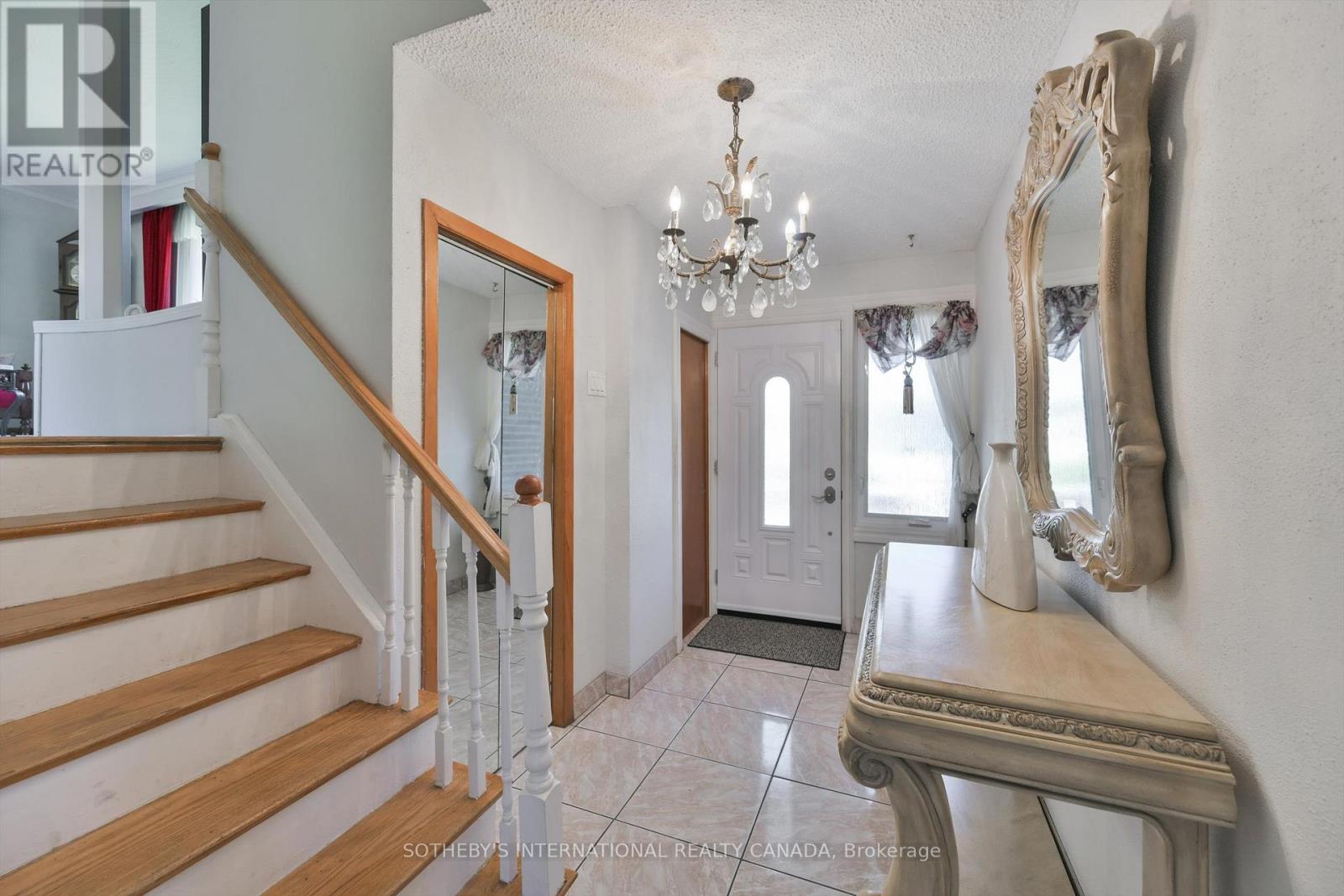 283 Derrydown Road, Toronto, Ontario  M3J 1S2 - Photo 5 - W13213244