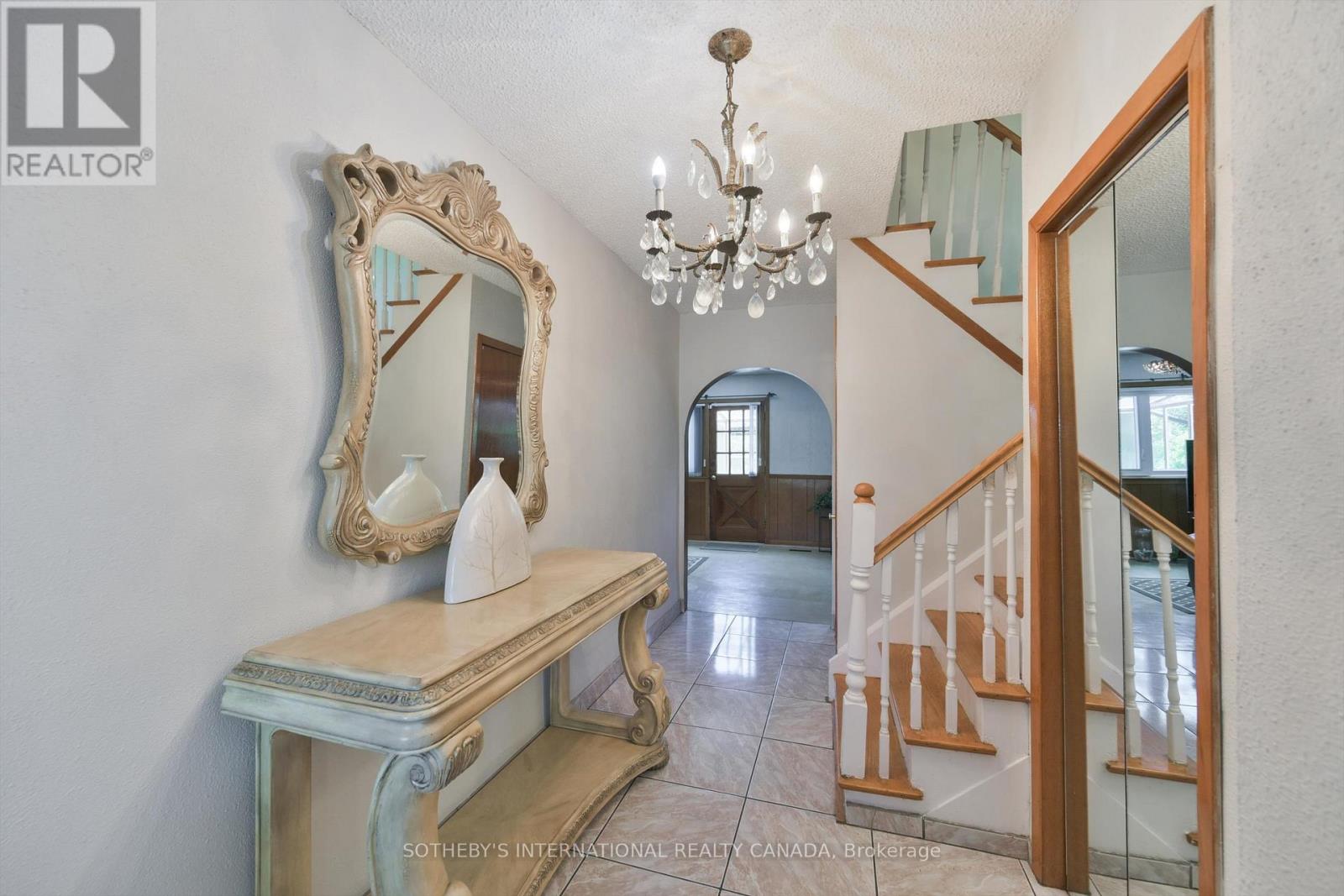 283 Derrydown Road, Toronto, Ontario  M3J 1S2 - Photo 6 - W13213244