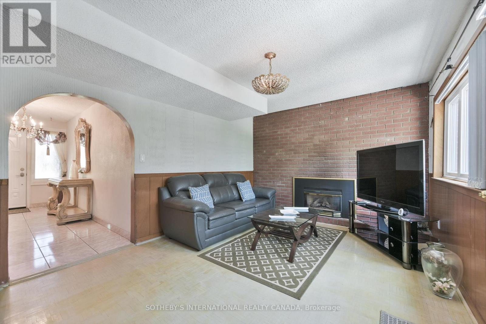 283 Derrydown Road, Toronto, Ontario  M3J 1S2 - Photo 7 - W13213244