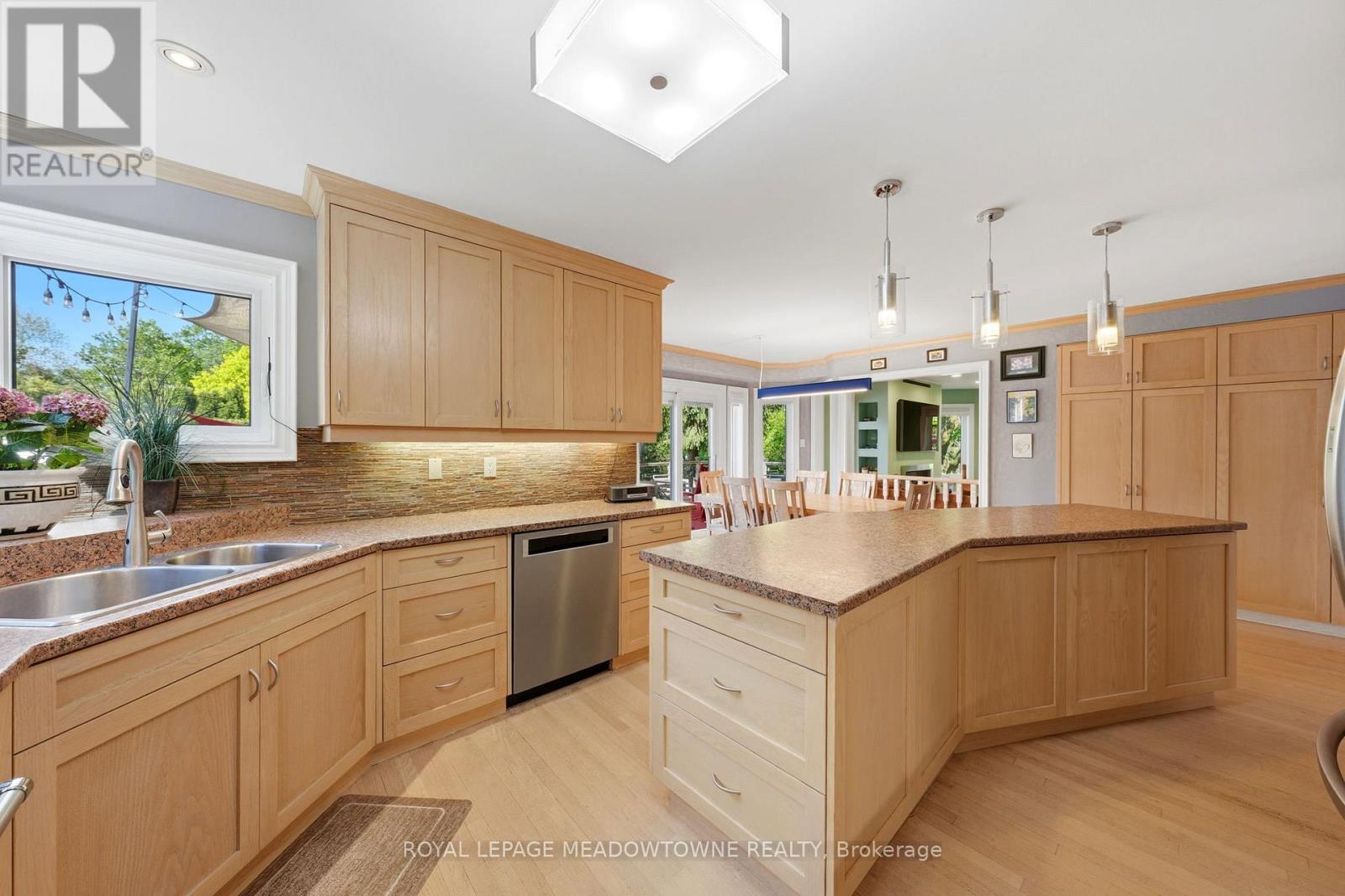 25 Gollop Crescent, Halton Hills, Ontario  L7G 5P1 - Photo 18 - W13213280
