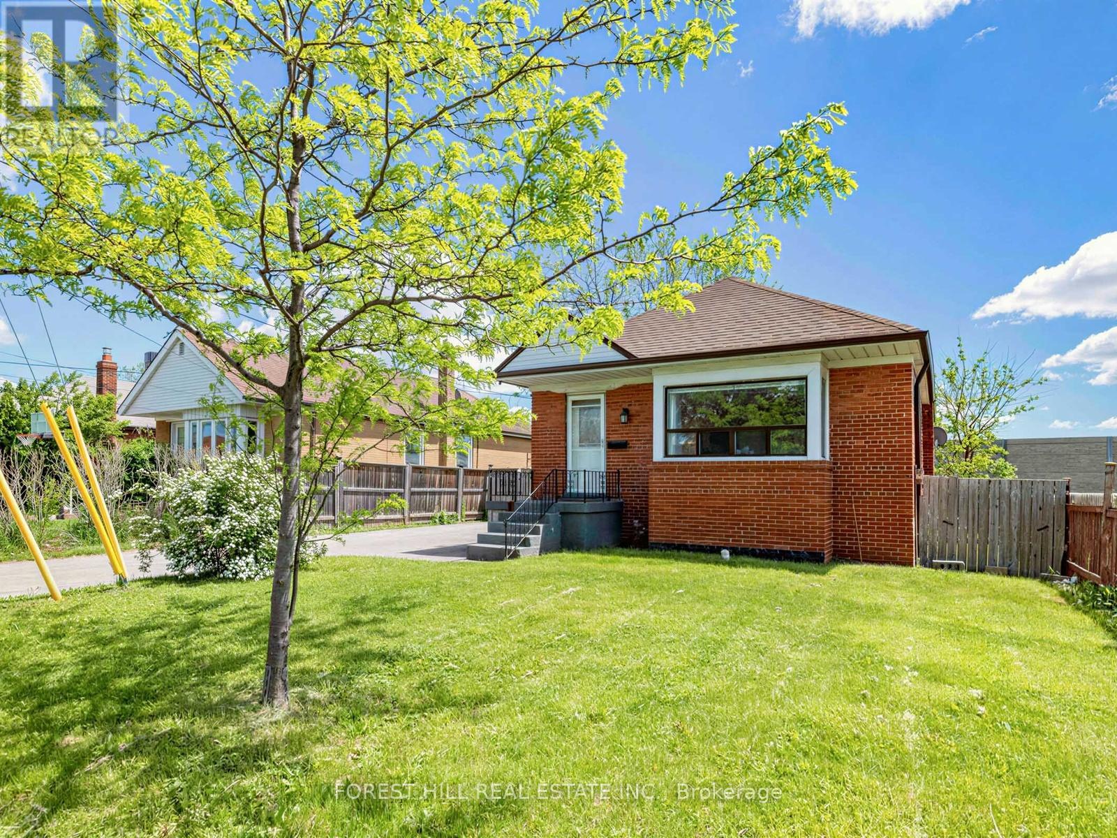 101 WHITLEY AVENUE, Toronto, Ontario