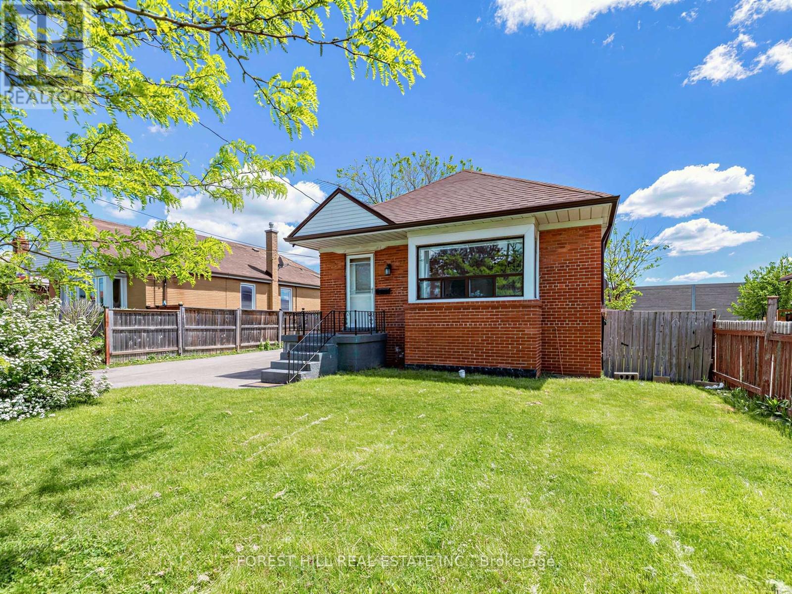 101 Whitley Avenue, Toronto, Ontario  M3K 1A1 - Photo 2 - W13213354