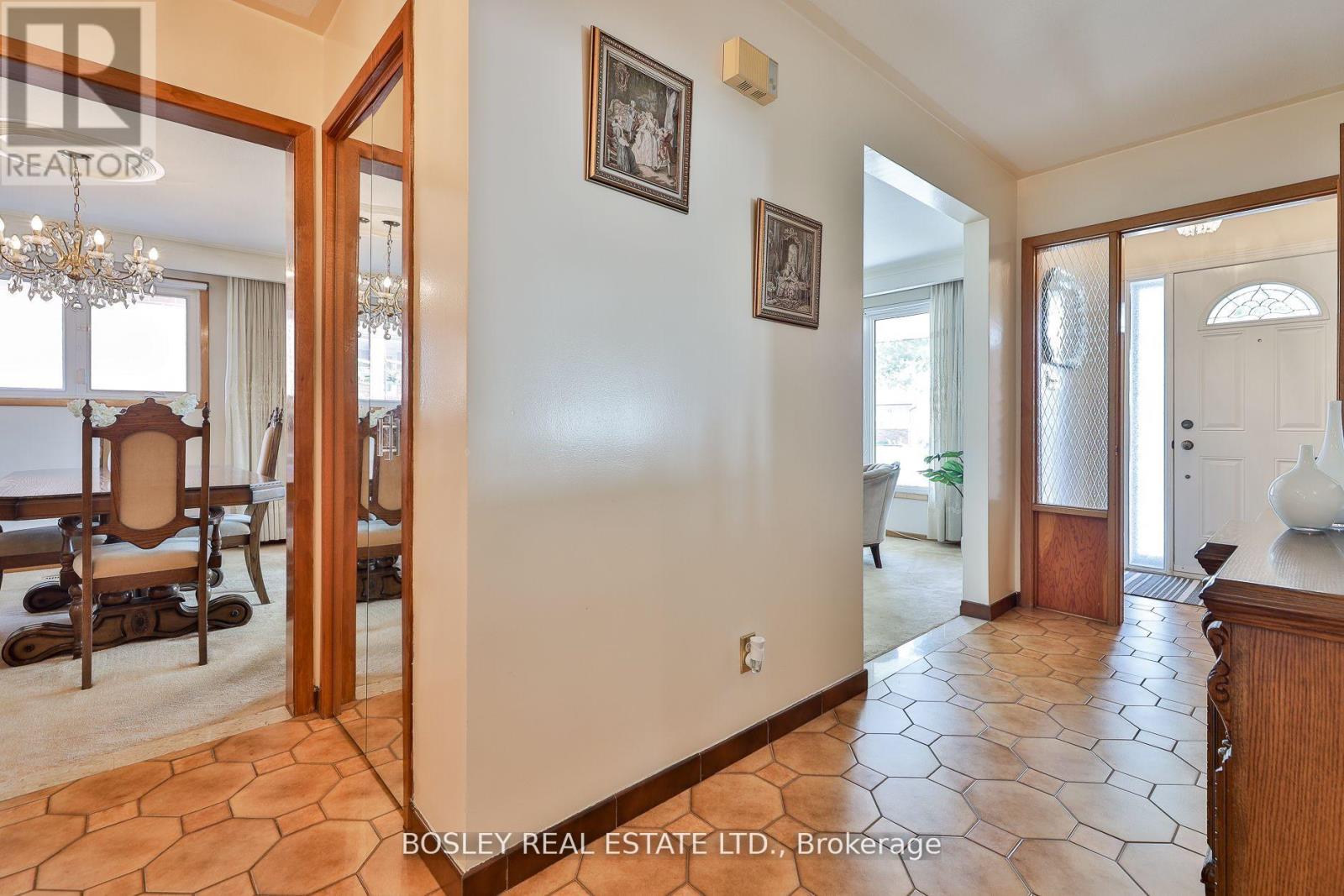 61 Bartel Drive, Toronto, Ontario  M3N 1C8 - Photo 11 - W13213392