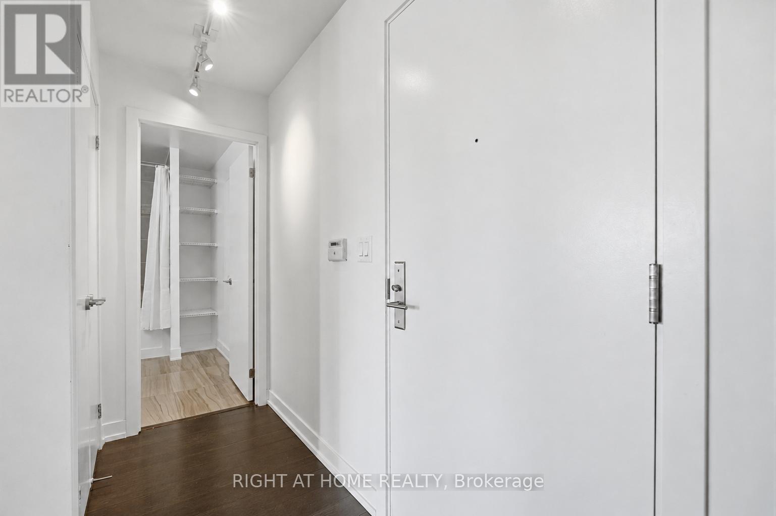 411 - 5101 Dundas Street W, Toronto, Ontario  M9A 5G8 - Photo 3 - W13213428