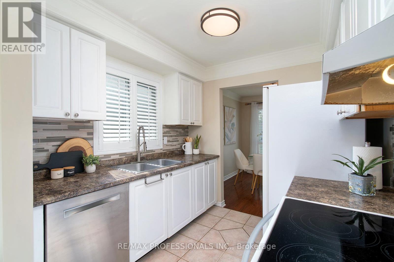 642 Roseheath Drive, Milton, Ontario  L9T 4V6 - Photo 12 - W13213448