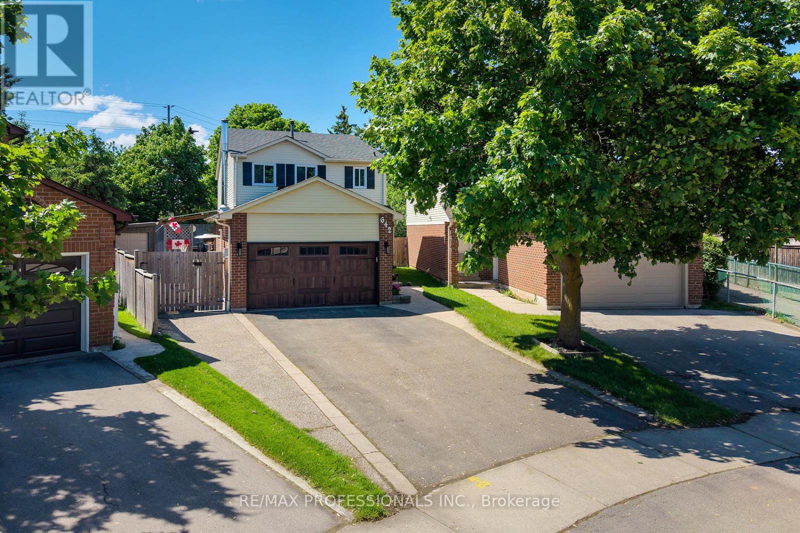642 Roseheath Drive, Milton, Ontario  L9T 4V6 - Photo 2 - W13213448