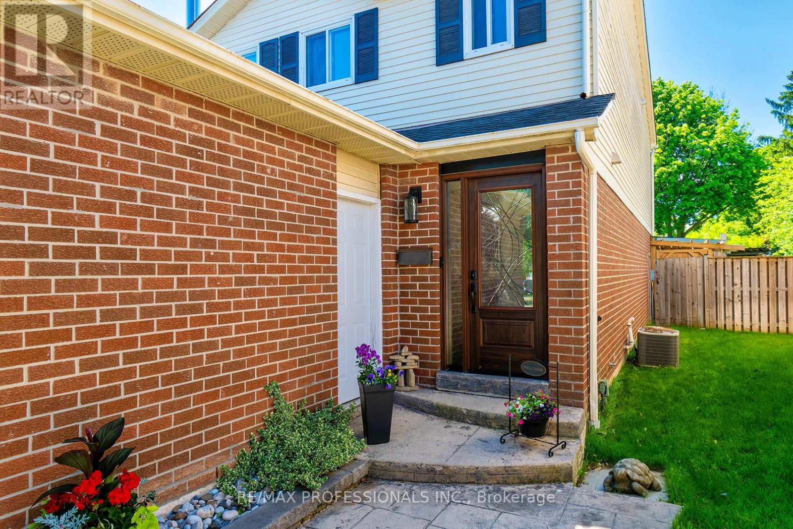 642 Roseheath Drive, Milton, Ontario  L9T 4V6 - Photo 4 - W13213448