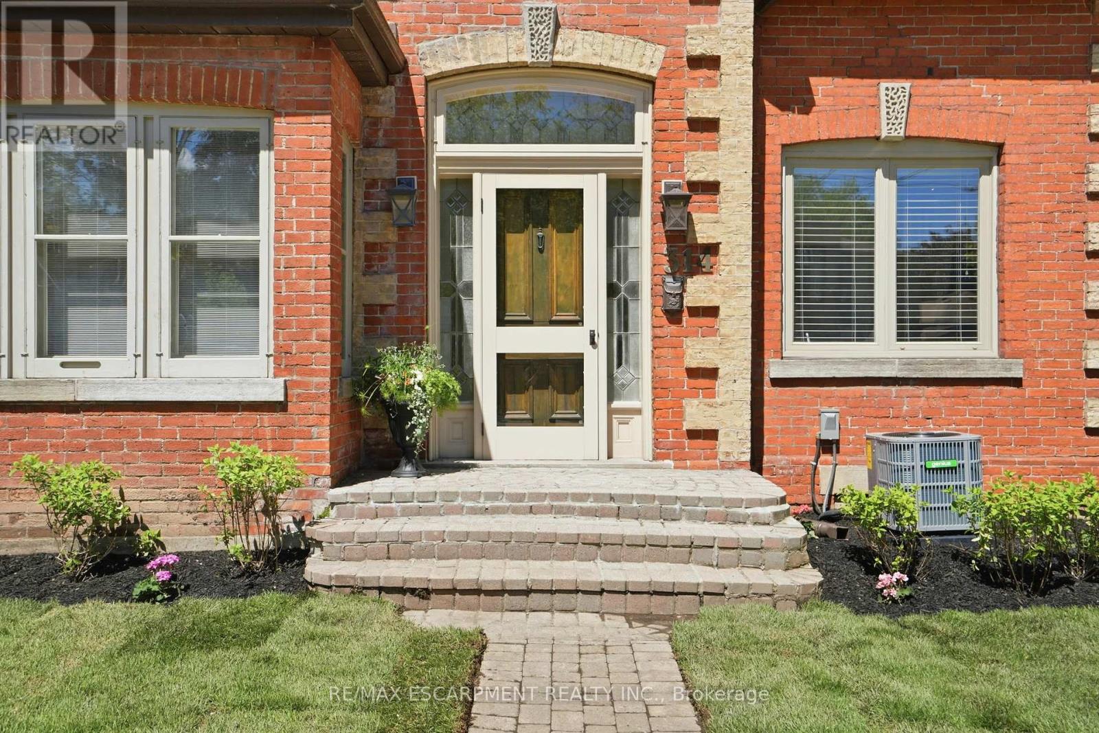 314 Hess Street S, Hamilton, Ontario  L8P 3P8 - Photo 2 - X13213236