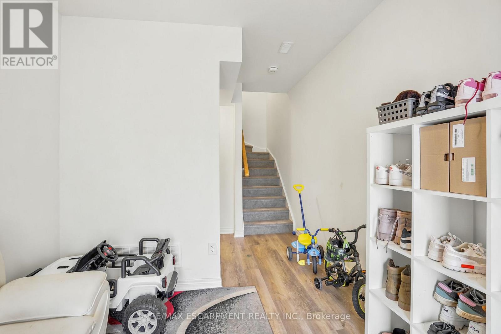 119 - 19 Roxanne Drive, Hamilton, Ontario  L8H 0B6 - Photo 4 - X13213252